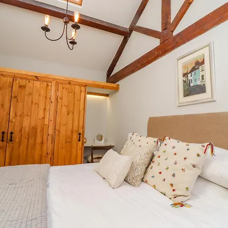 1 Walkers Barn Settle